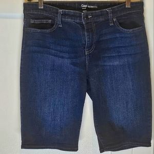 GAP (BERMUDA) JEAN SHORTS.
